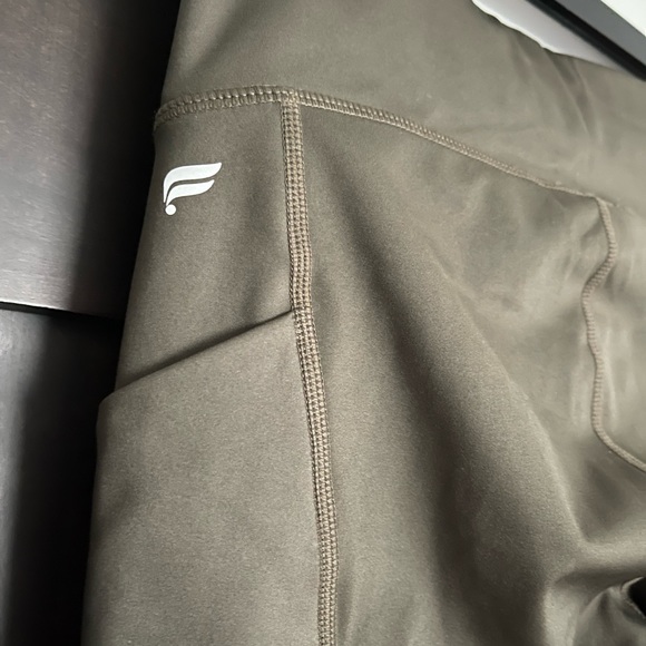 Fabletics Leggings Mid-Rise Ultracool Shine-Panel 7/8 in Army Green Size XS - Picture 3 of 6